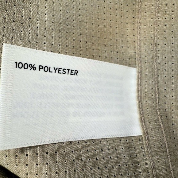 Duluth Trading Co Men's Tan Short Sleeve Shirt - Picture 4 of 5